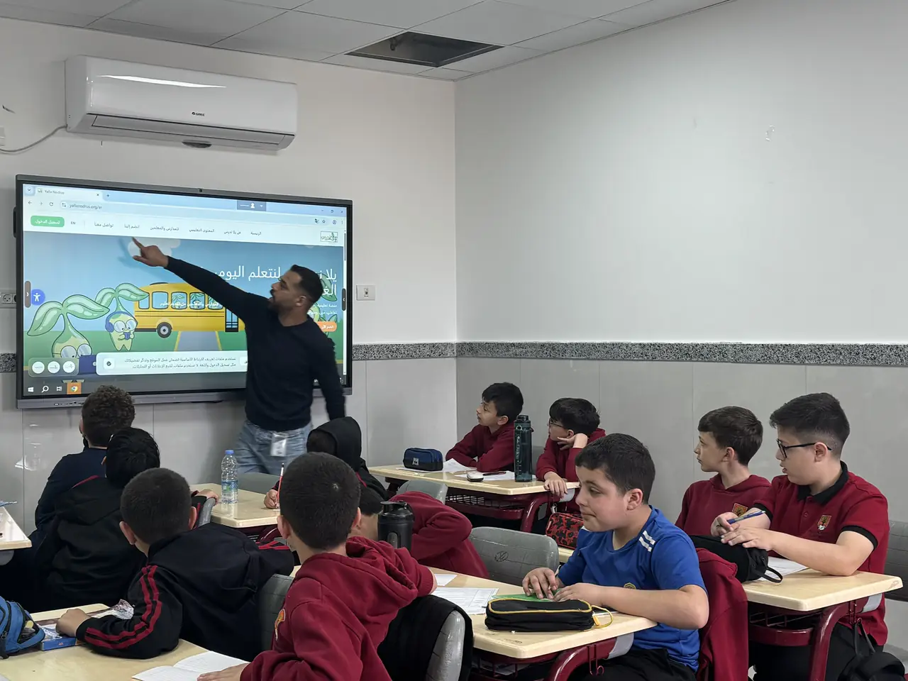 Students during a Yalla Nodrus school visit