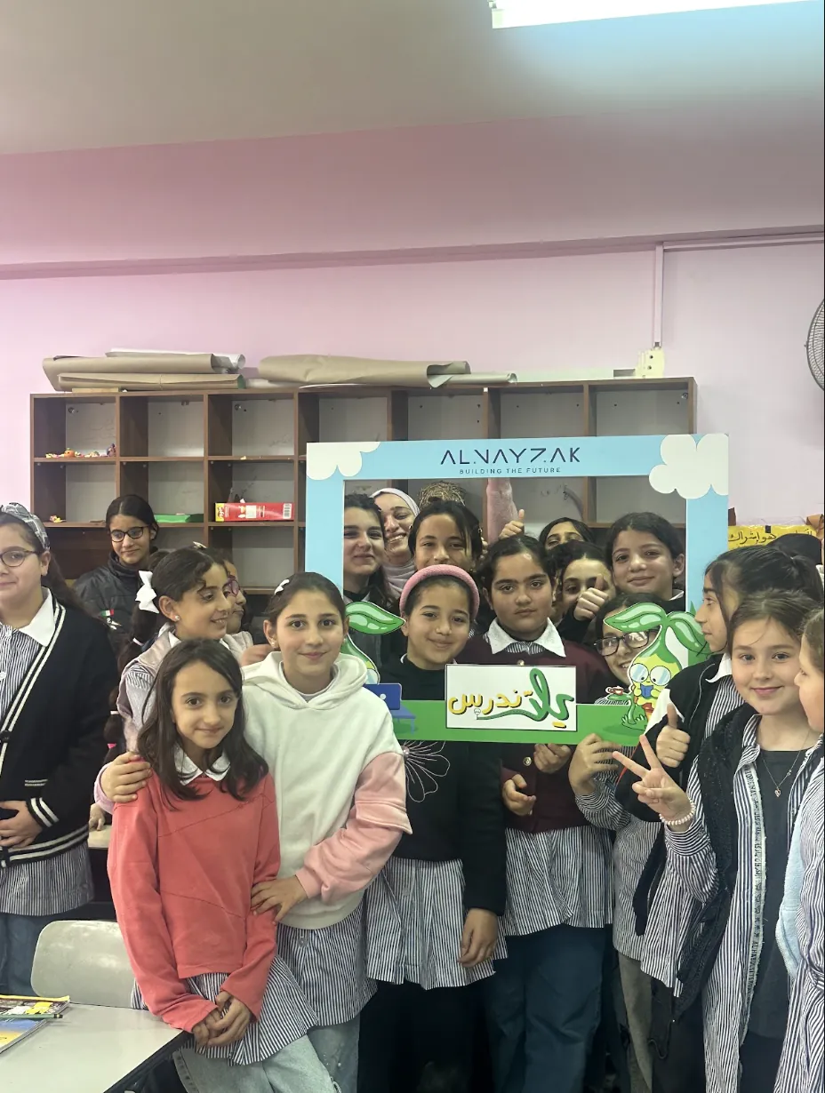 Students during a Yalla Nodrus school visit